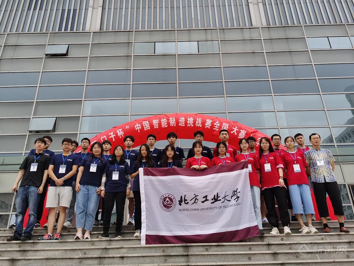 伟德官网学生在第十五届教育部“西门子杯”中国智能制造挑战赛中获佳绩(初赛合影).jpg 伟德官网学生在第十五届教育部“西门子杯”中国智能制造挑战赛中获佳绩(初赛合影).jpg